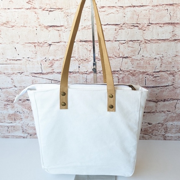 COZY EARTH Bamboo Individual Flat Sheet
Size Twin 39” X 75” X 18” - Picture 5 of 8